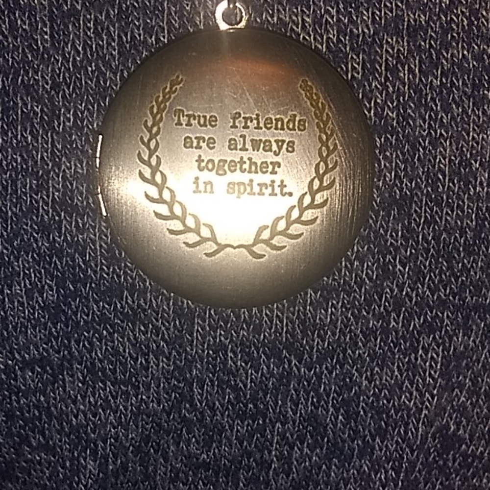 True friends open locket necklace